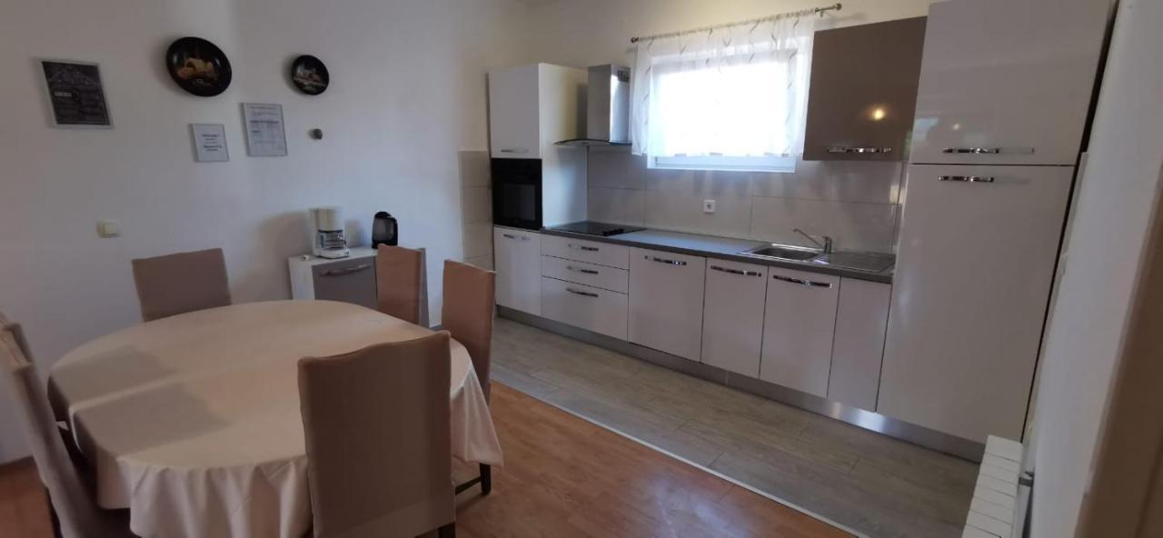 Apartments Tolic Biograd Na Moru Ngoại thất bức ảnh