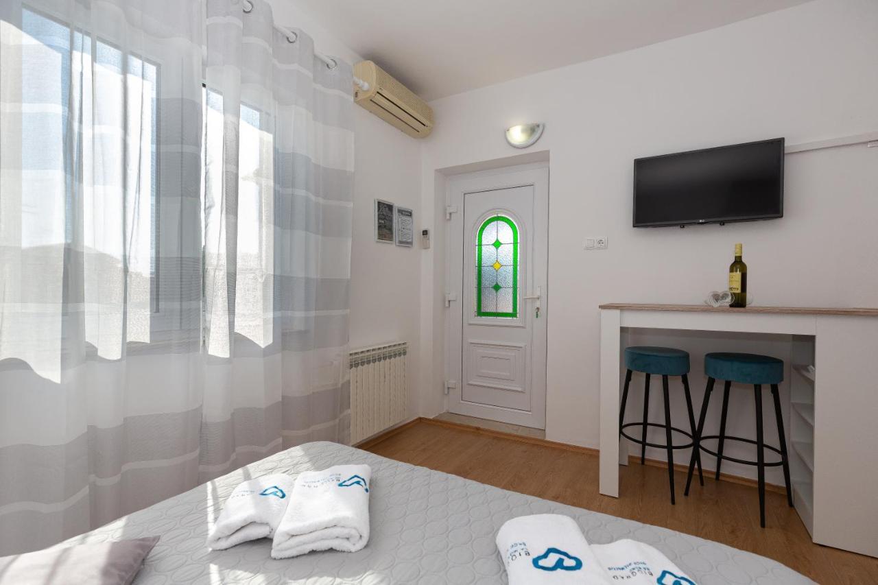 Apartments Tolic Biograd Na Moru Ngoại thất bức ảnh