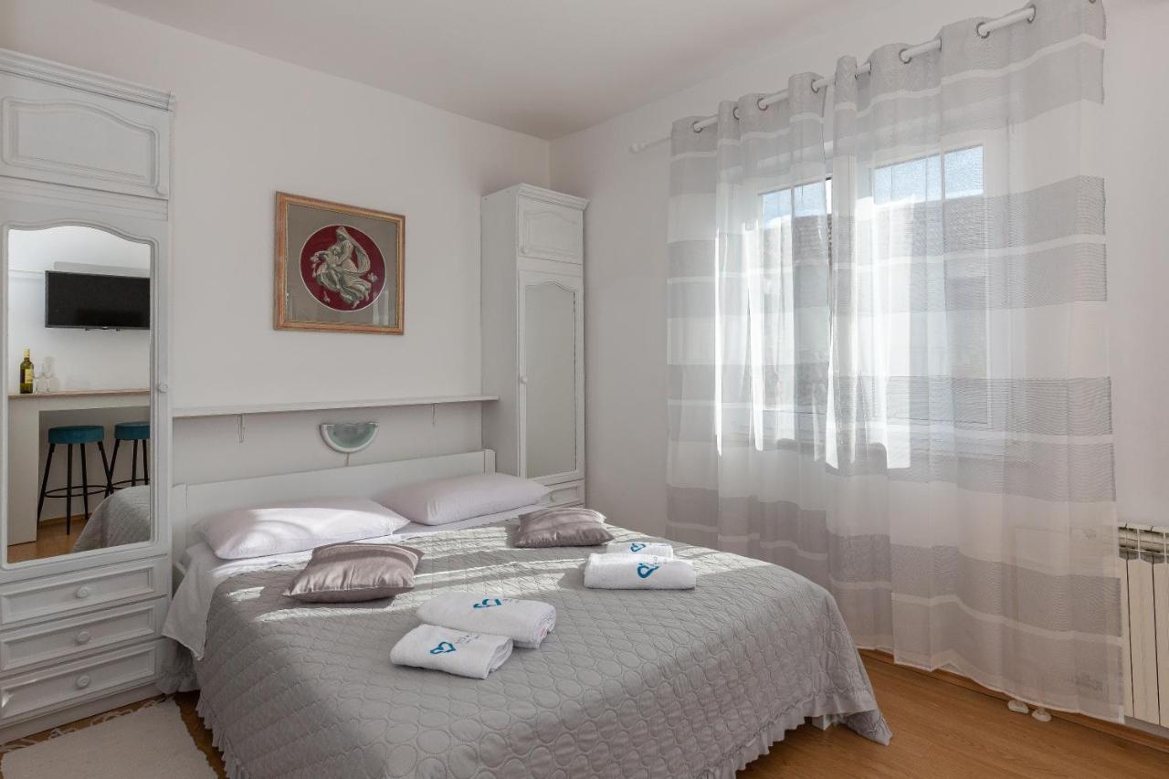 Apartments Tolic Biograd Na Moru Ngoại thất bức ảnh