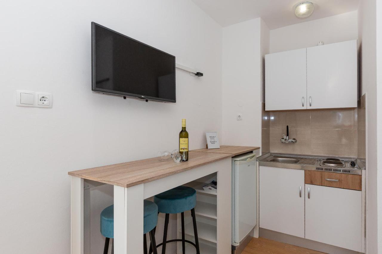 Apartments Tolic Biograd Na Moru Ngoại thất bức ảnh