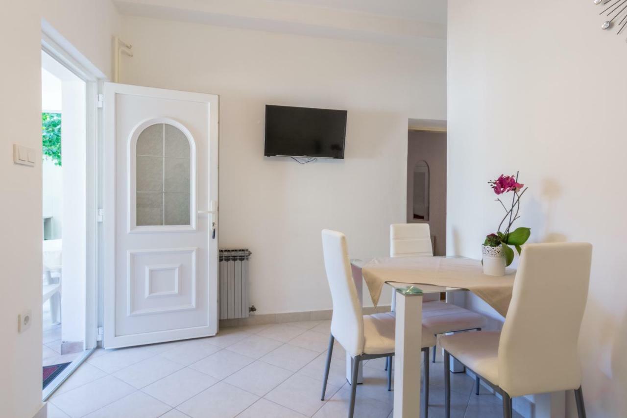 Apartments Tolic Biograd Na Moru Ngoại thất bức ảnh
